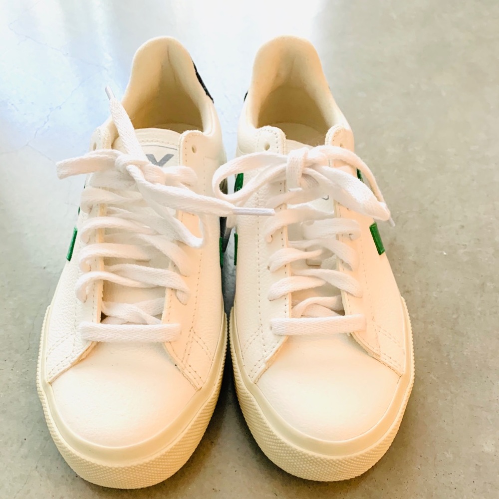 Veja Esplar sneakers.